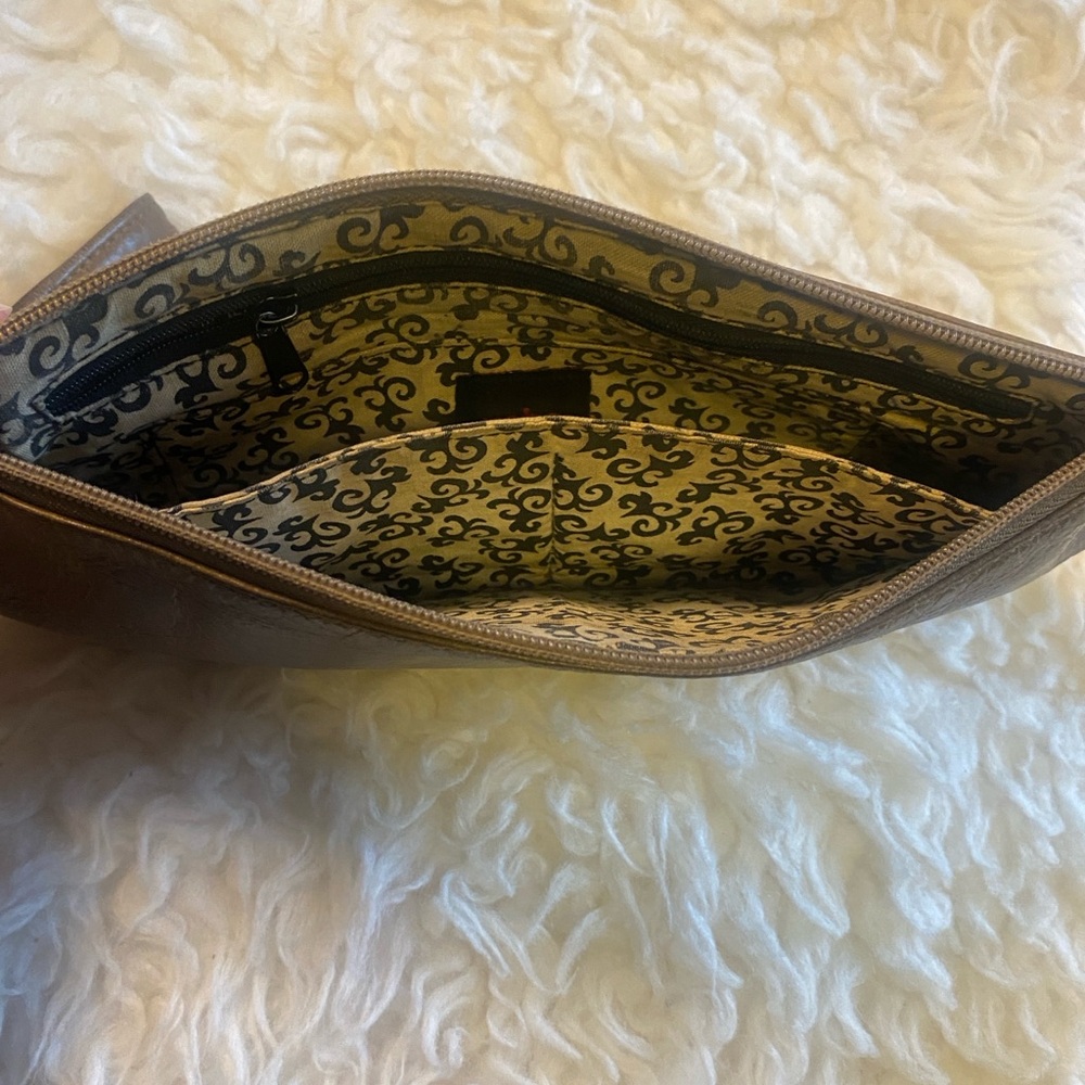Hobo International Brown Wristlet Clutch with Gold Zipper and Wrist Strap - Picture 4 of 8